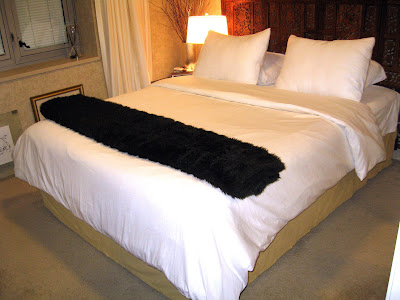  great post on apartmenttherapy.com on how to make a simple bedskirt, 