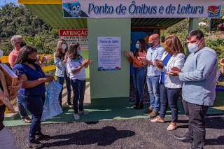 Inauguração de mais um ponto de ônibus e de leitura no Vale dos Lúcios, em Bonsucesso