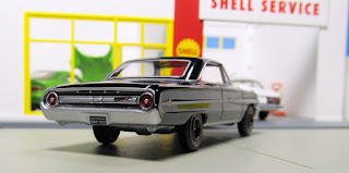 Auto World "Vintage Muscle" 1964 Ford Galaxie 500 XL