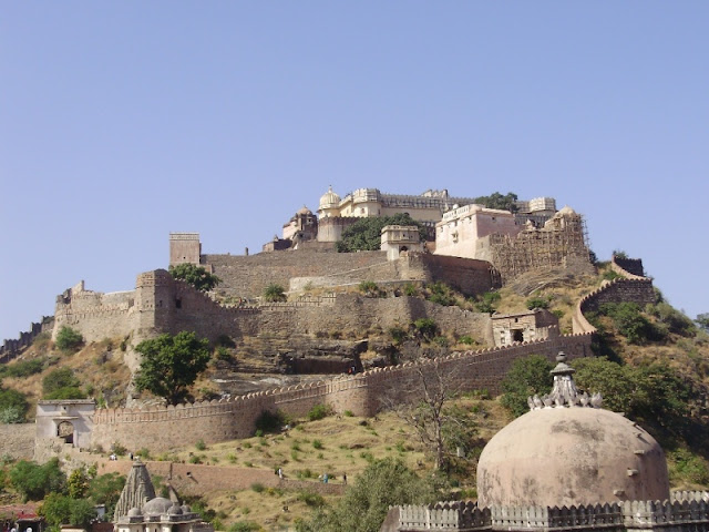 Backpack Trekking In India  - Rajasthan Trekking, Kumbhalgarh fort
