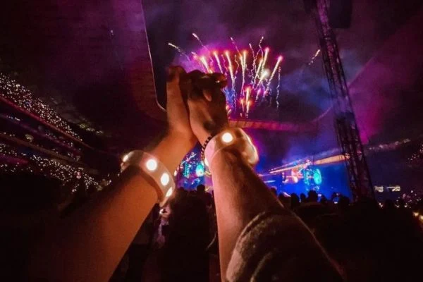 xyloband milik coldplay yang bisa menyala saat konser