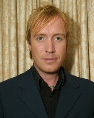 ela sabe tudoâ€, diz rhys ifans sobre evanna lynchr