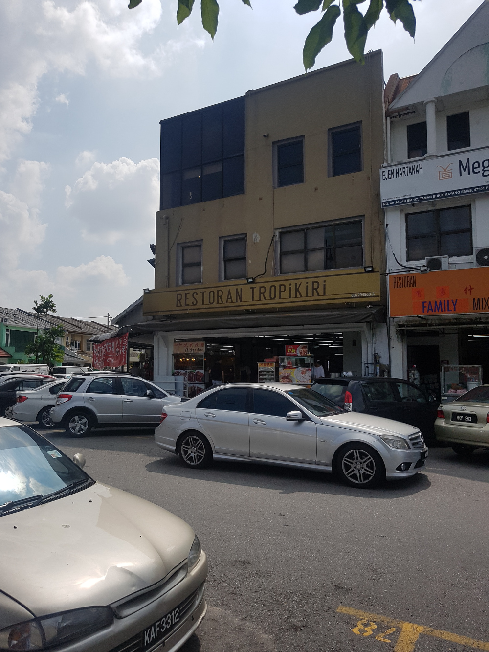 A Lone Diner Restoran Tropikiri Taman Bukit Mayang Emas Petaling Jaya Pj Selangor Malaysia