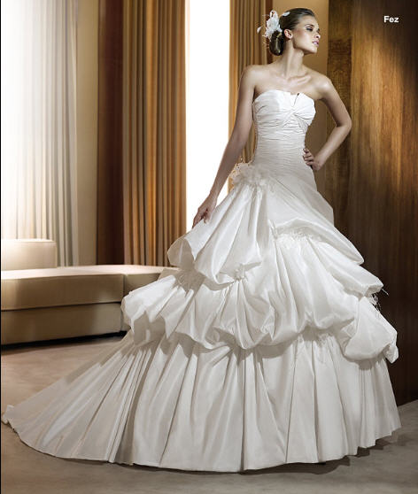 Princess ball gown wedding dress elegant and luxury bridal gown style