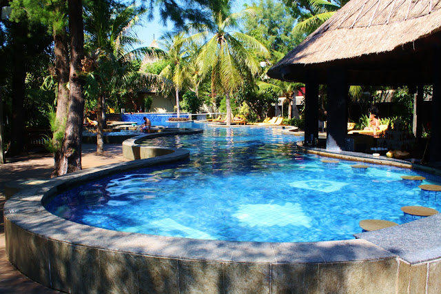 Kolam Renang Hotel Aston di Gili Trawangan, Lombok