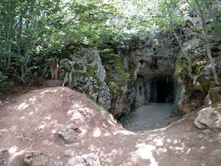 Entrada cueva de la Vieja del Monte, Riaño