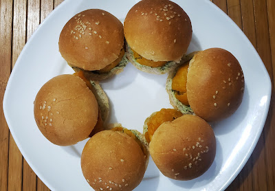 Mumbai Vada Pav Recipe by The Hoggerz, www.thehoggerz.com