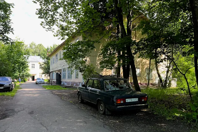 парк Битцевский лес, посёлок Узкое, жилые дома для сотрудников санатория «Узкое» Академии Наук СССР (построены в 1958 году)
