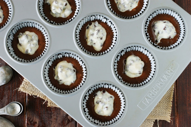 made chocolate cake bottoms in addition to chocolate chip cheesecake centers Black Bottom Cups - mnah, mnum!