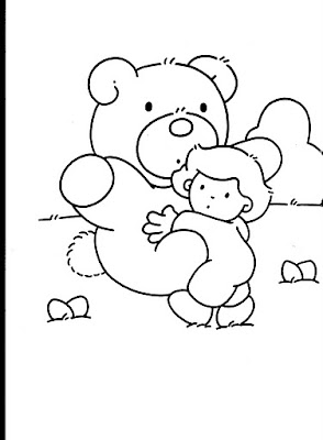 Niño jugando con Oso de Peluche