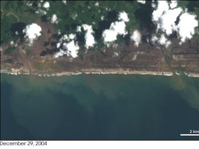 FOTO KEAJAIBAN TSUNAMI ACEH YANG TEREKAM NASA