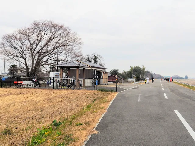 江戸川　松伏町営グランド前　休憩所