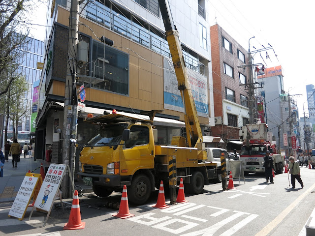 Hyundai Crane Truck @Sinsa Dong, Seoul 2013 Korea Trip (韓國之旅) @Sinsa Dong (首爾新沙洞 - 신사동)