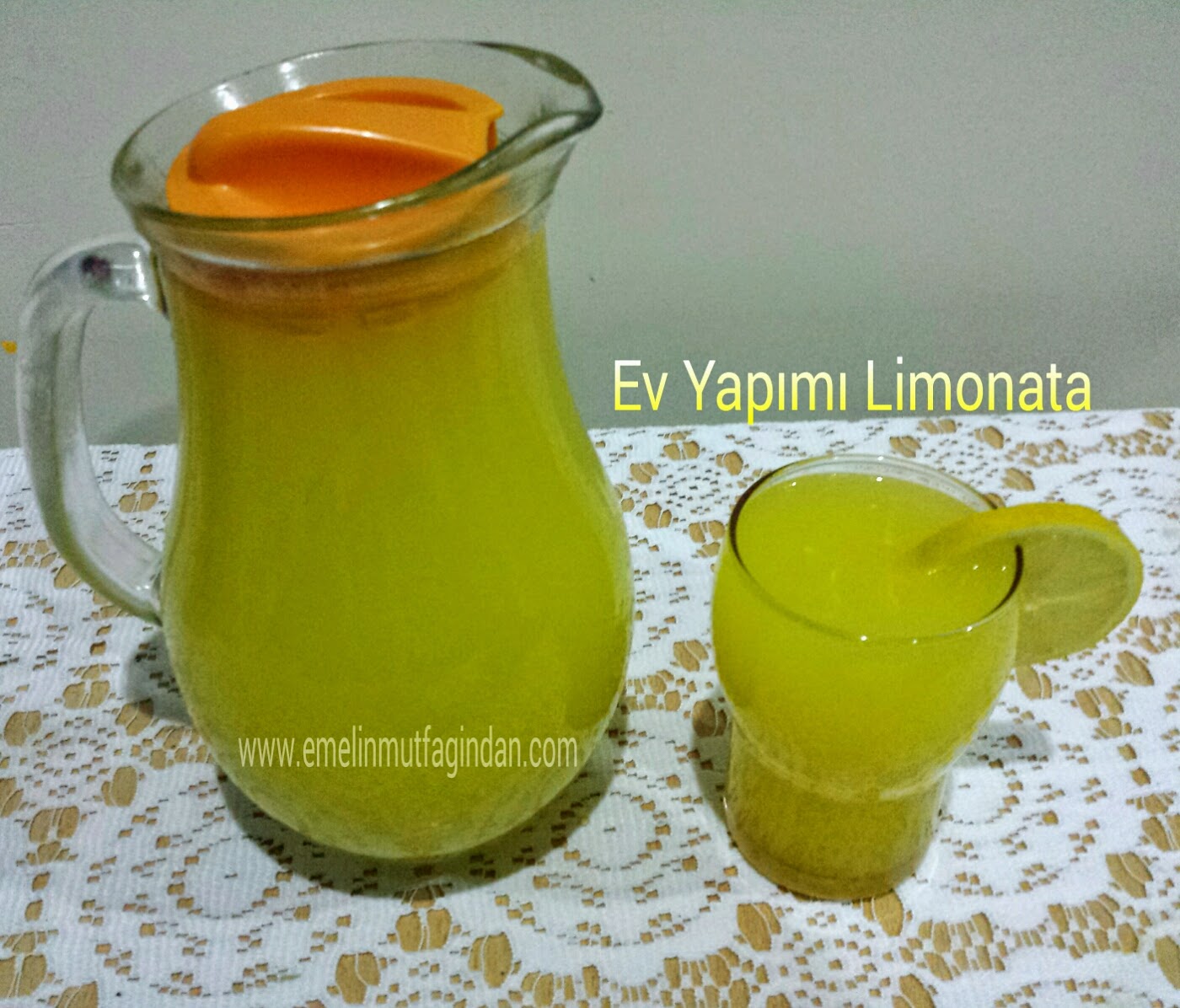 Ev Yapımı Doğal Limonata (1 limon ve 1 Portakaldan)