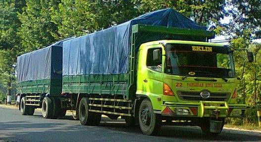 Truk Gandeng Hino - bak tertutup