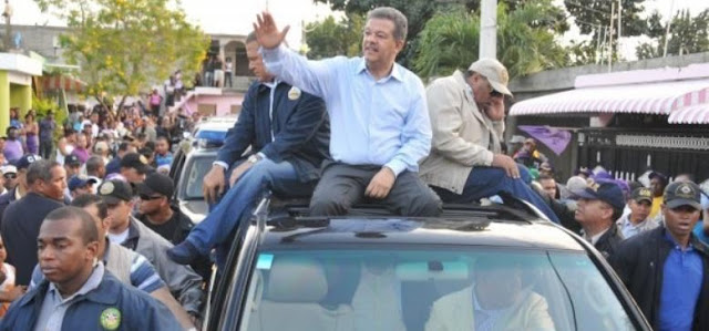 Miles de dirigentes, militantes y simpatizantes del Partido de la Liberación Dominicana (PLD) , se congregaron ayer en el polideportivo de Nagua en apoyo al presidente Danilo Medina y en Tenares, Hermanas Mirabal, en apoyo al expresidente Leonel Fernández.