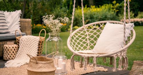 Maximizing Comfort with Outdoor Swing Chairs: Features to Look Out For