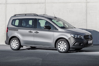 Mercedes-Benz Citan Tourer (2022) Front Side