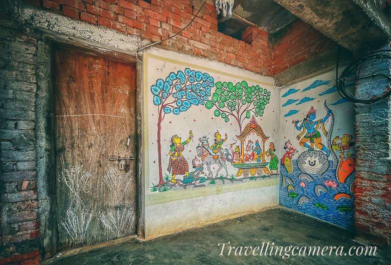 These captivating wall paintings not only beautify the village but also serve as a constant reminder of Raghurajpur's artistic legacy and cultural identity. Visitors to Raghurajpur are treated to a visual feast as they wander through the village, marveling at the stunning artistry that adorns every corner.