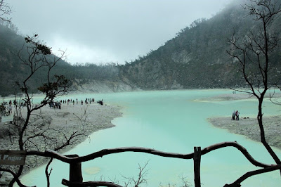 Enjoy ' White Christmas ' at the white crater of Bandung.