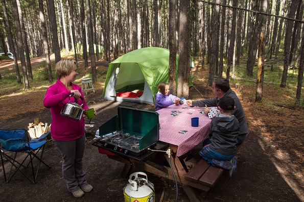 5 Easy Ways to Try Camping for the First Time (photo: © Parks Canada / S. Gignac)