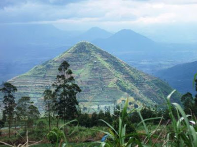 Piramida Raksasa di Dalam Bukit di Garut Jabar