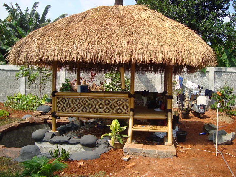 Saung Taman Minimalis Dari Bahan Bambu