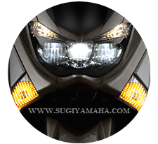 YAMAHA NMAX : TRIPLE LAMP LED HEADLIGHT Menerangi jalan Anda dengan rendah dan lampu balok tinggi.
