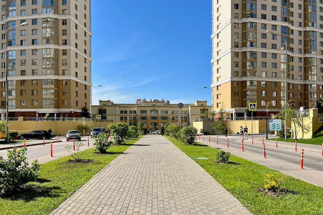 Мосфильмовская улица, жилой комплекс «Мосфильмовский»