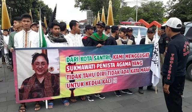 Ribuan Umat Islam Tasikmalaya Turun ke Jalan Tuntut Sukmawati Diadili