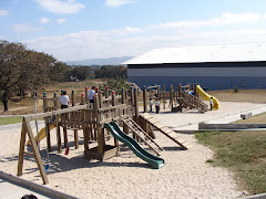 El Area Infantil De juegos de Madera