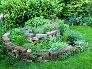 This image has an empty alt attribute; its file name is spiral-herbal-garden-plans-ideas1.jpg