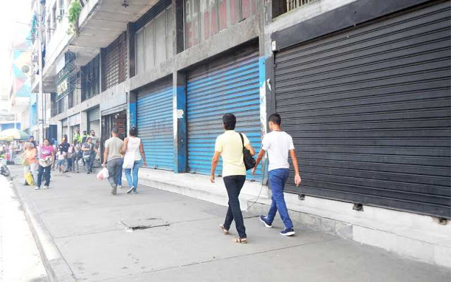 Locales comerciales de Maracay cierran a diario por falta de mercancía