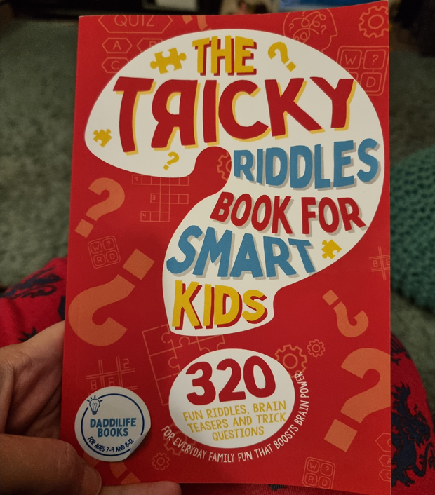 320 Riddles in The Tricky Riddle Book For Smart Kids