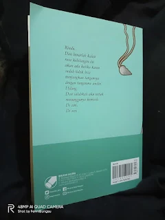 review buku kalung setengah hati by ramajani sinaga, review novel kalung setengah hati by ramajani sinaga, review buku kalung setengah hati, review novel kalung setengah hati, kekurangan buku kalung setengah hati, kelebihan buku kalung setengah hati, kelebihan novel kalung setengah hati, novel tentang romansa SMA, buku tentang romansa SMA, novel tentang cerita romansa SMA, novel kalung setengah hati dari Buana Sastra, review novel Buana Sastra, review novel penerbit buana sastra,