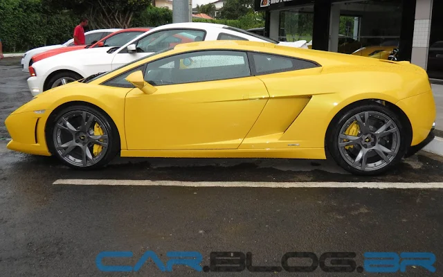 Yellow Lamborghini Gallardo LP560-4