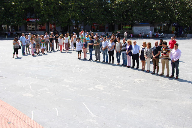 concentración en Herriko Plaza contra el atentado en Estambul
