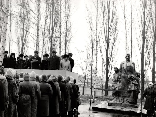 Відкриття пам’ятника «Макаренко і діти» (1988)