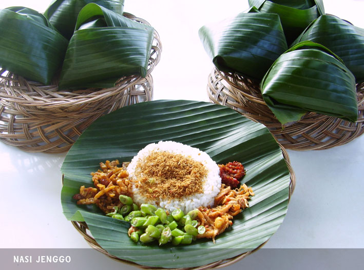 nasi bungkus daun pisang biasa disebut juga dengan istilah nasi