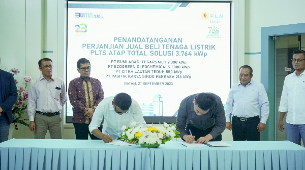  Akselerasi Transisi Energi, PT PLN Batam Suplai Listrik Hijau 3.764 KWp ke Industri di Batam