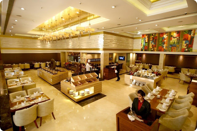 Restaurant and bar in Noida