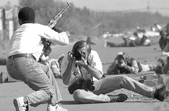 James Nachtwey, Famoso fotográfo de guerra, tomó las fotografías más icónicas de conflictos bélicos. 