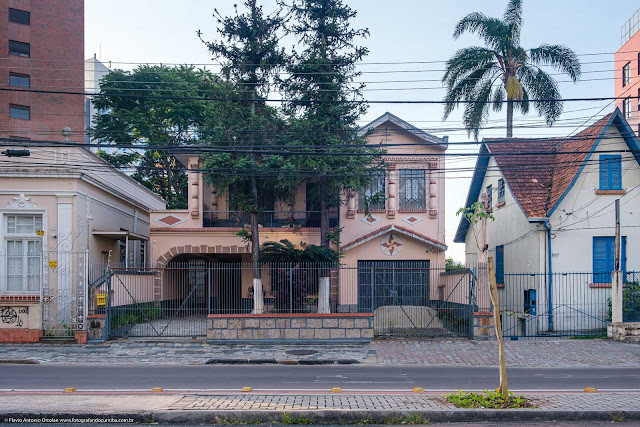 Casa na Avenida João Gualberto, em Curitiba