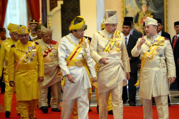 Sultan Muhammad V Angkat Sumpah Yang di-Pertuan Agong 15