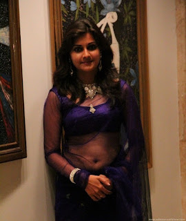 Manumika Saree Navel Show