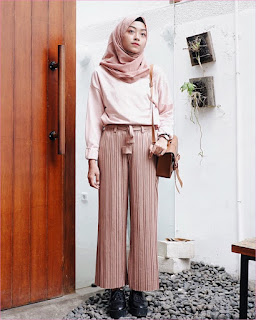 Outfit Celana Cullotes Untuk Hijabers Ala Selebgram 2018 hijab pashmina diamond top blouse kemeja sneakers lace ups hitam cullotes pallazo stripe hitam krem tua slingbags coklat ootd trendy jam tangan