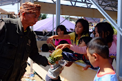 Bosan Mie Instan, Pengungsi Gempa Cianjur Akhirnya Dapat Nutrisi 2 Ton Nanas Segar  