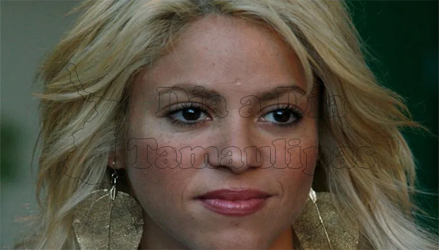 Shakira molesta por besos de Piqué con nueva novia