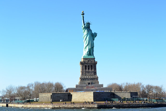 ESTÁTUA DA LIBERDADE VISTA DA BALSA