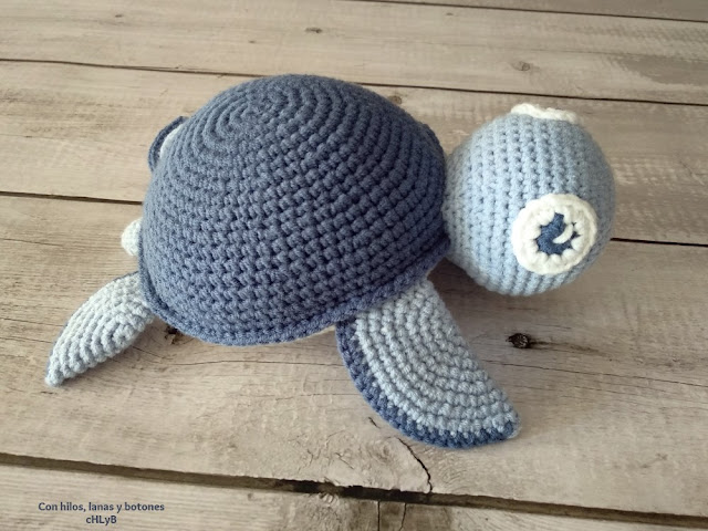 Con hilos, lanas y botones: tortuga de agua amigurumi (Vibemai)